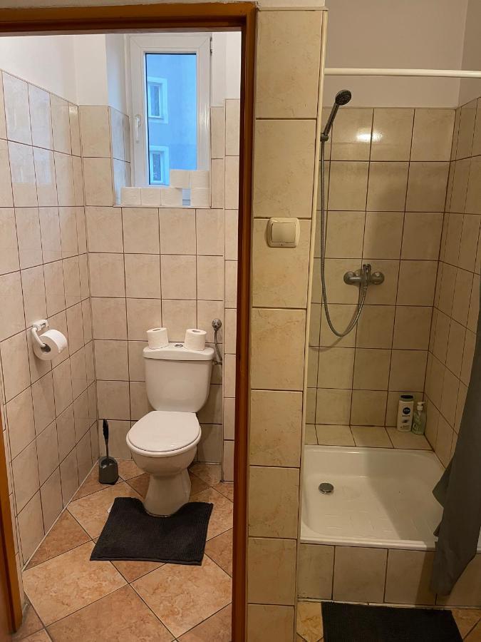 650 Metrow Od Dworca Apartment *